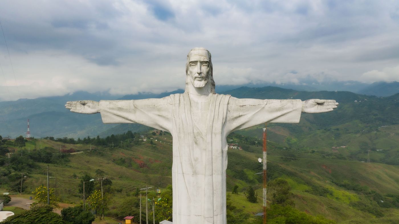 Cristo Rey de Cali, con los brazos abiertos sobre la ciudad